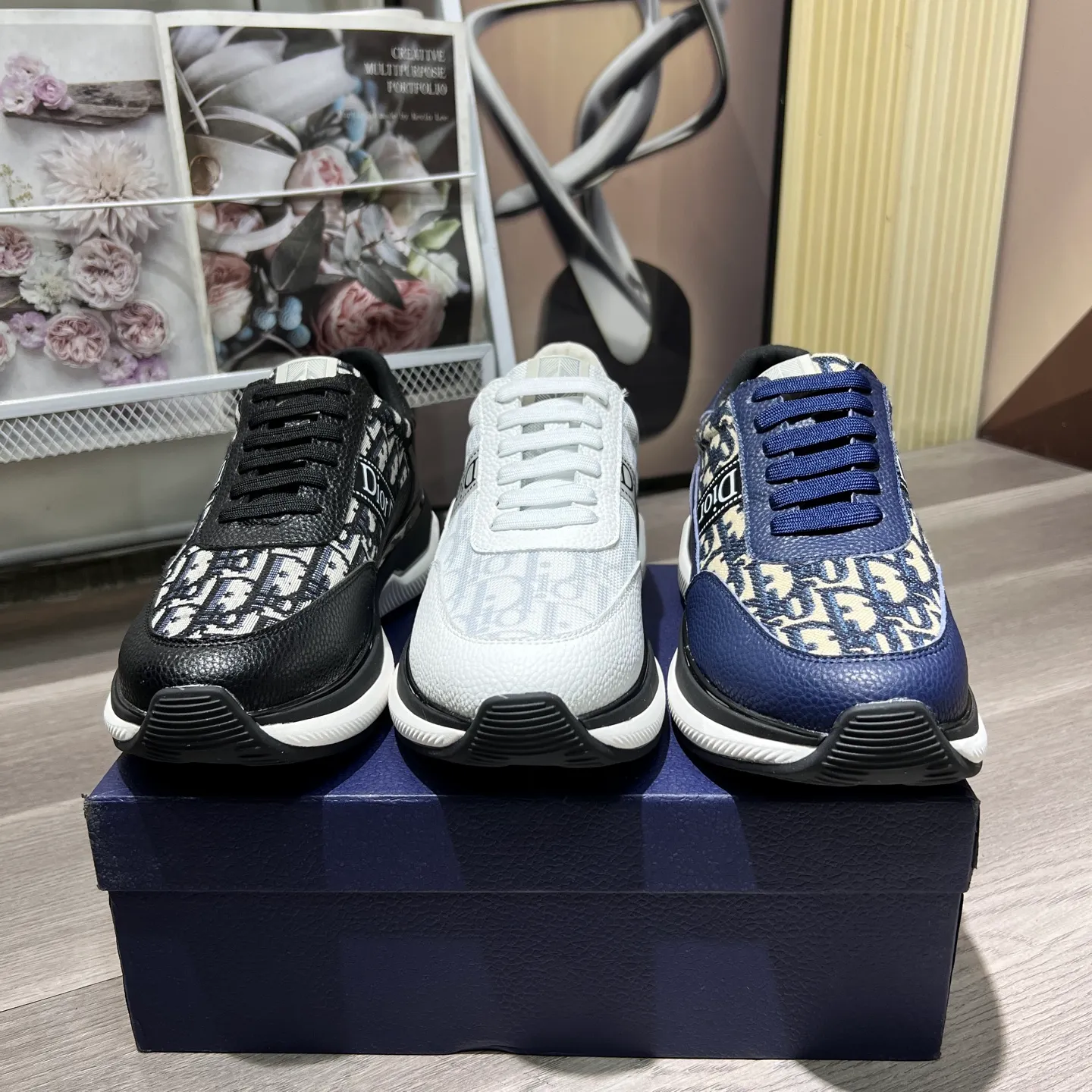 Factory price: 420💰"Dior"⚠️⚠️Top purchasing agent🔍🔍Men's 2025HK counters are on sale simultaneously. Sole: The original sole is specially provided by the original factory. The exclusive movable molded sole is super comfortable. The original factory is made with the original product🔍🔍, sheepskin foot pads, mesh lining💪Details determine the quality. We only make shoes with our heart. You can enter and leave the counter at will. Welcome to compare 🇮🇹Size number: 38-44, customized 45
